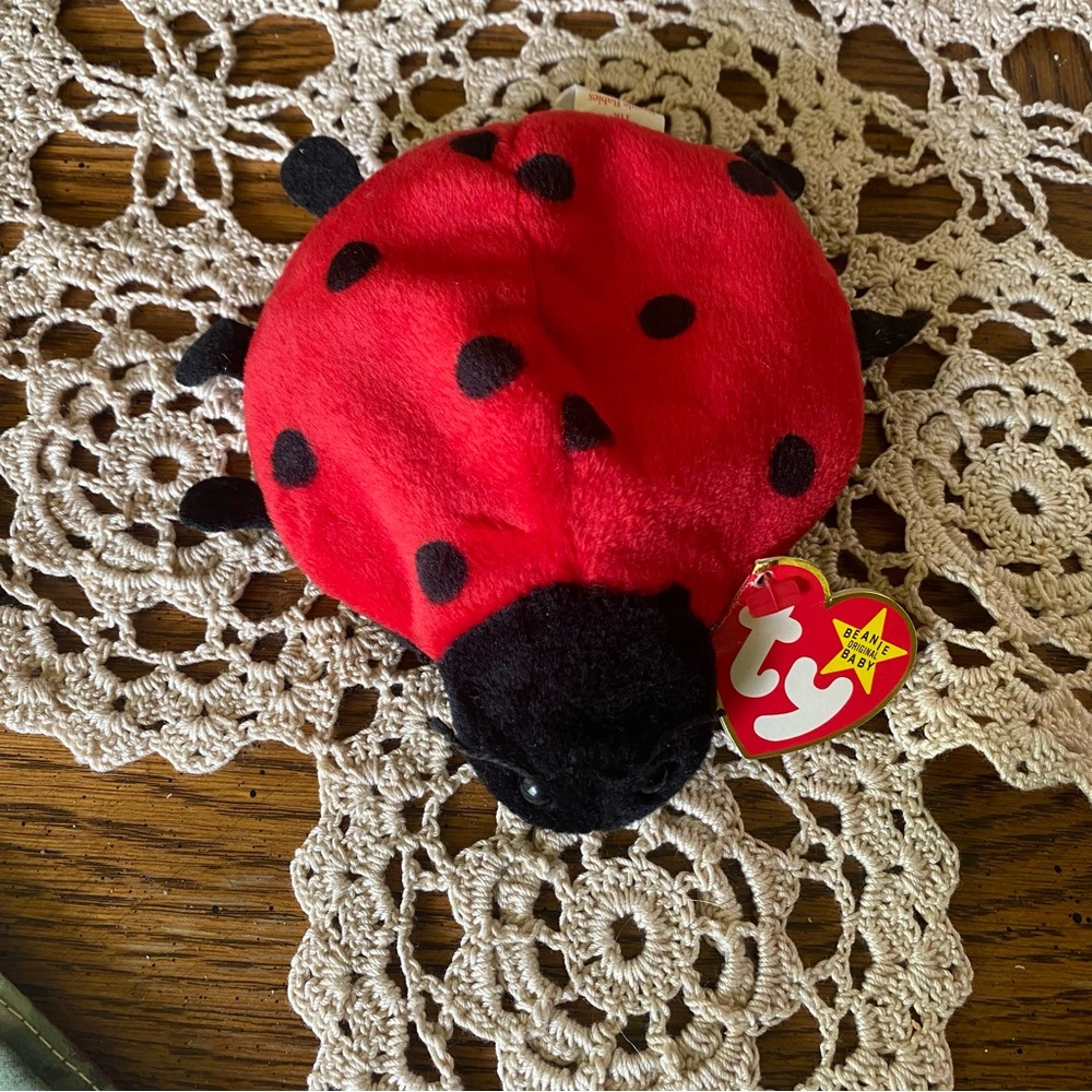 Ty Beanie Babies Red and Black Lucky the Ladybug Plush 11 spots, tag errors